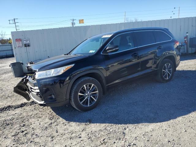 VIN 5TDJZRFH7HS521091 2017 Toyota Highlander, SE no.1