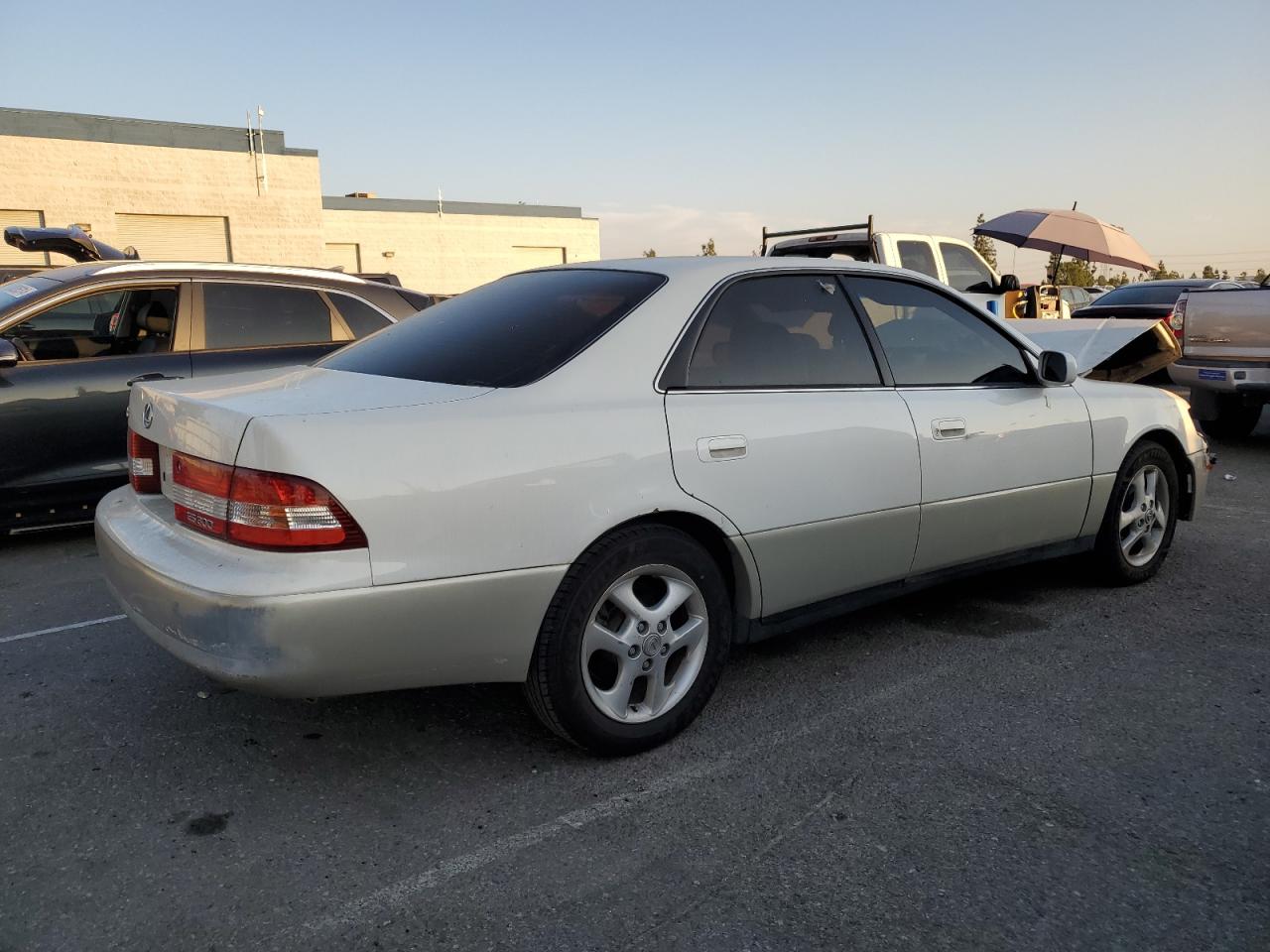 Lot #2979603566 2000 LEXUS ES 300