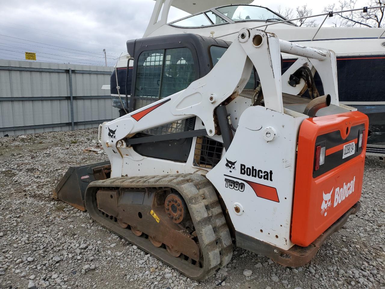 Lot #2993984311 2015 BOBCAT T590