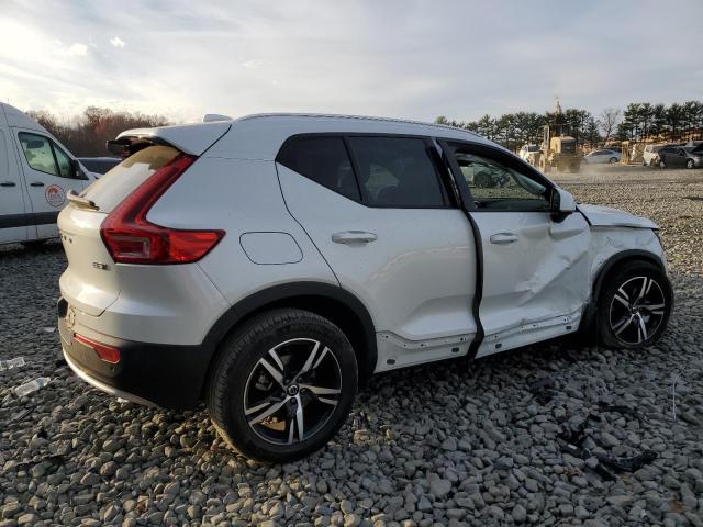 VOLVO XC40 CORE 2023 white  gas YV4L12UV4P2924691 photo #4