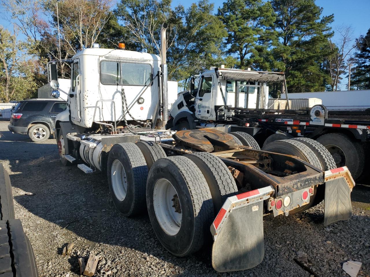 Lot #2990997185 2013 MACK 600 CXU600