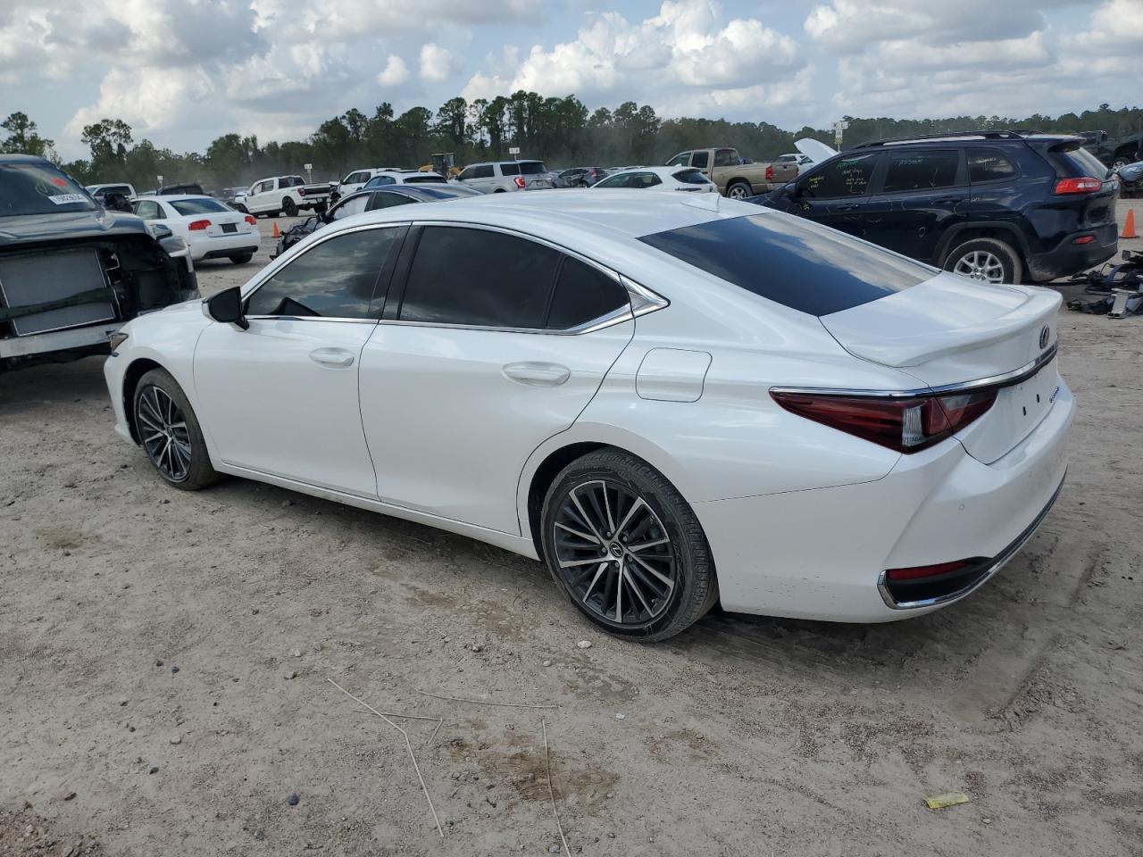 Lot #2961865218 2023 LEXUS ES 300H BA