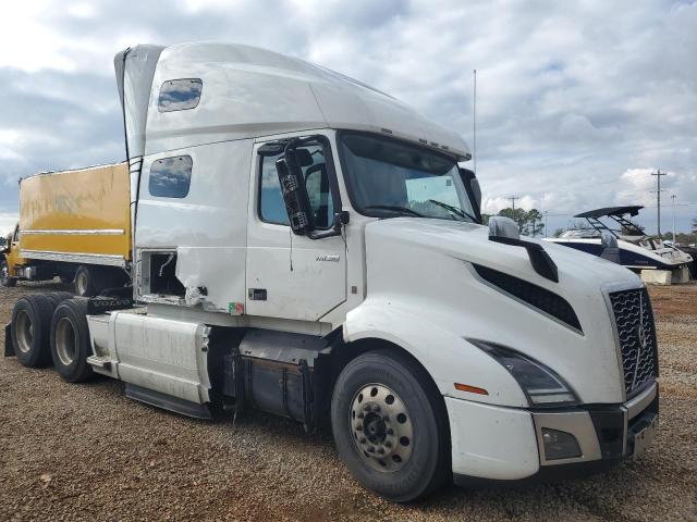 Global Auto Auctions: 2022 VOLVO VN VNL