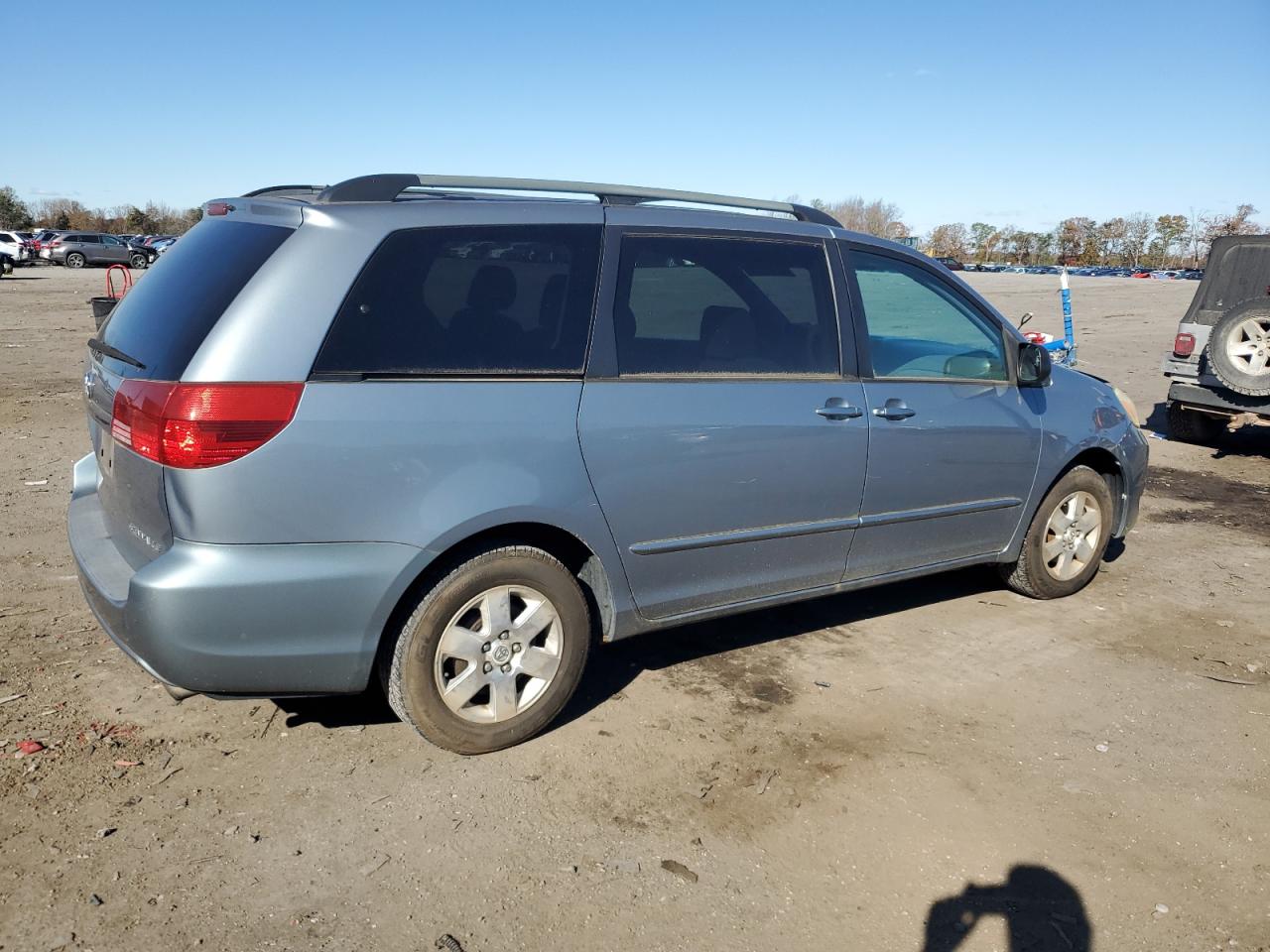 Lot #2979248025 2004 TOYOTA SIENNA CE