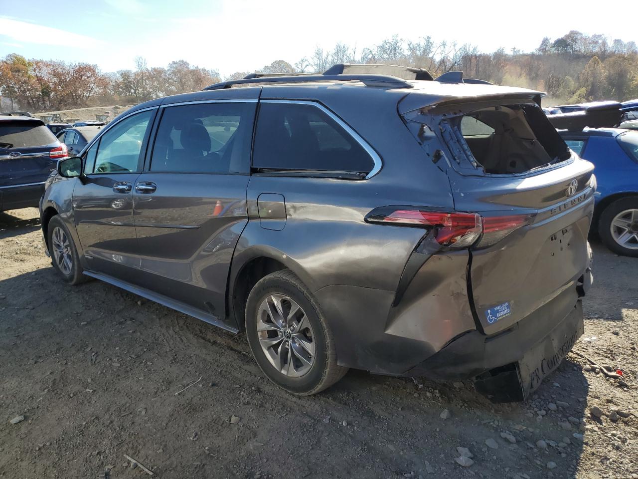 Lot #2959870337 2021 TOYOTA SIENNA XLE