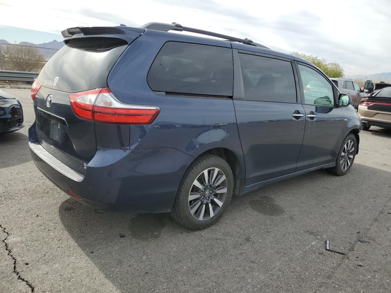 Lot #3025810301 2019 TOYOTA SIENNA XLE