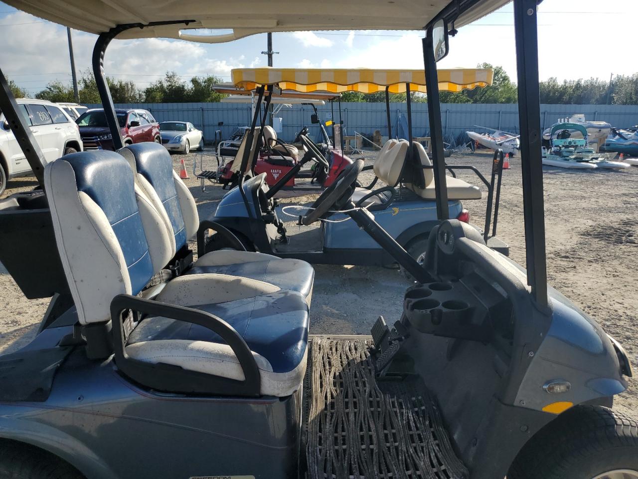 Lot #2996298818 2010 EZGO GOLF CART