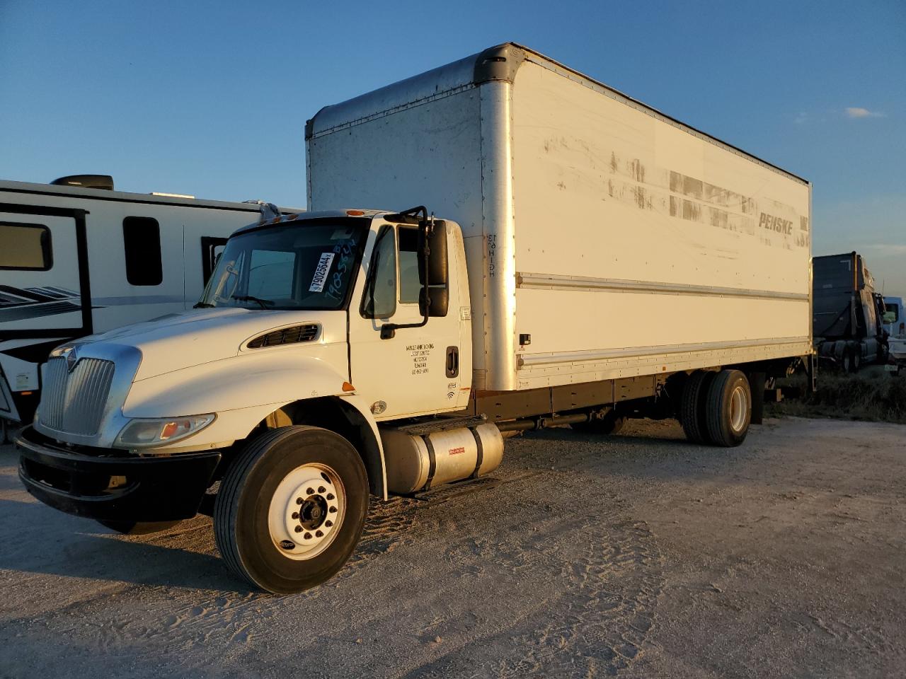 Lot #3041577508 2016 INTERNATIONAL 4000 4300