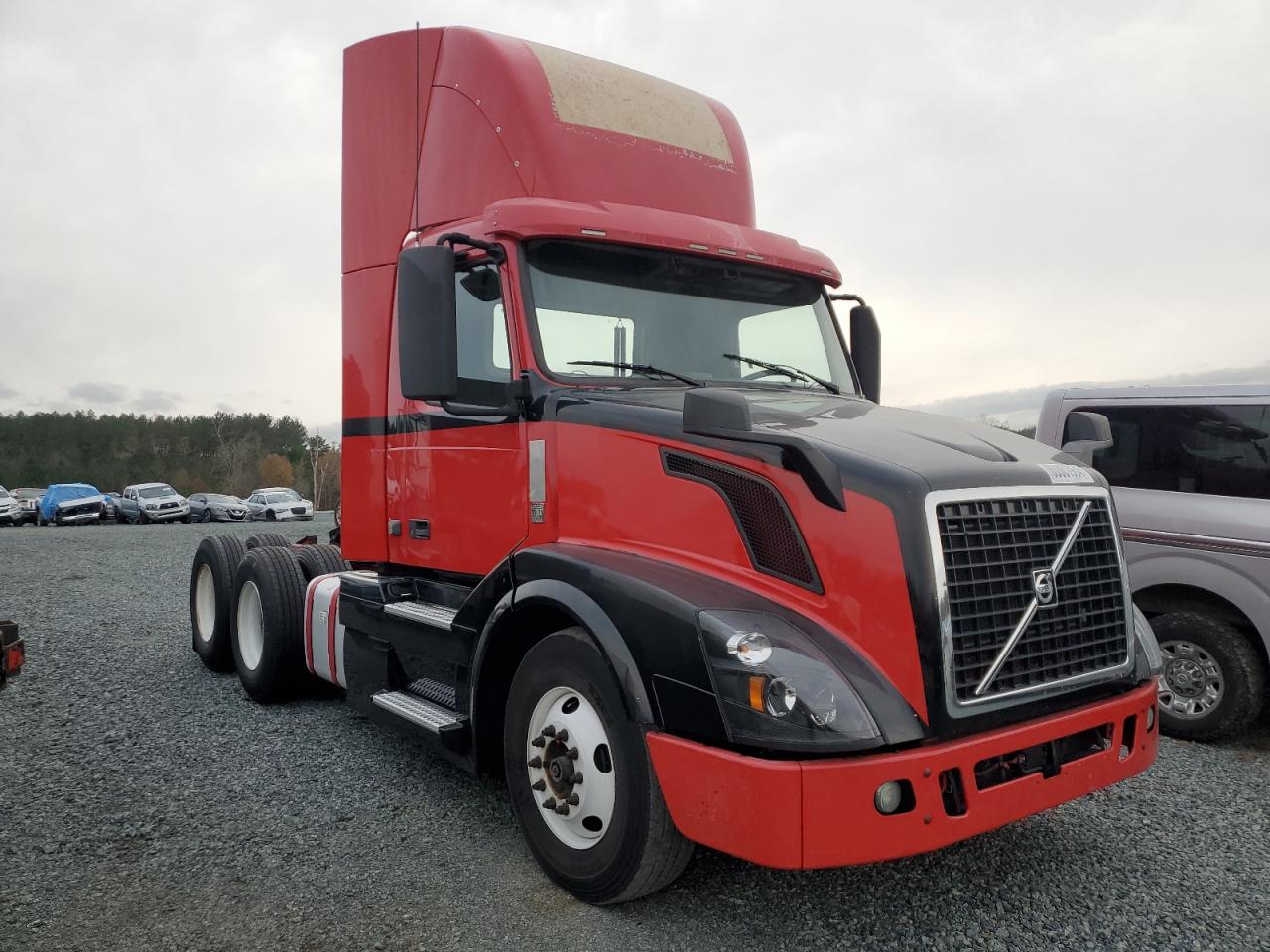 Lot #2996718801 2016 VOLVO VN VNL