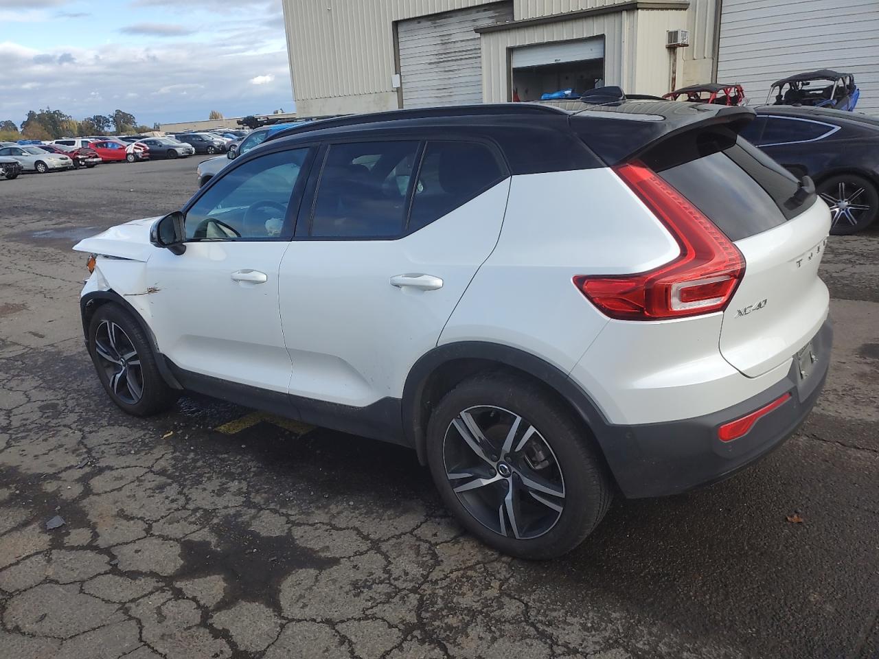 Lot #2987003756 2021 VOLVO XC40 T5 R-