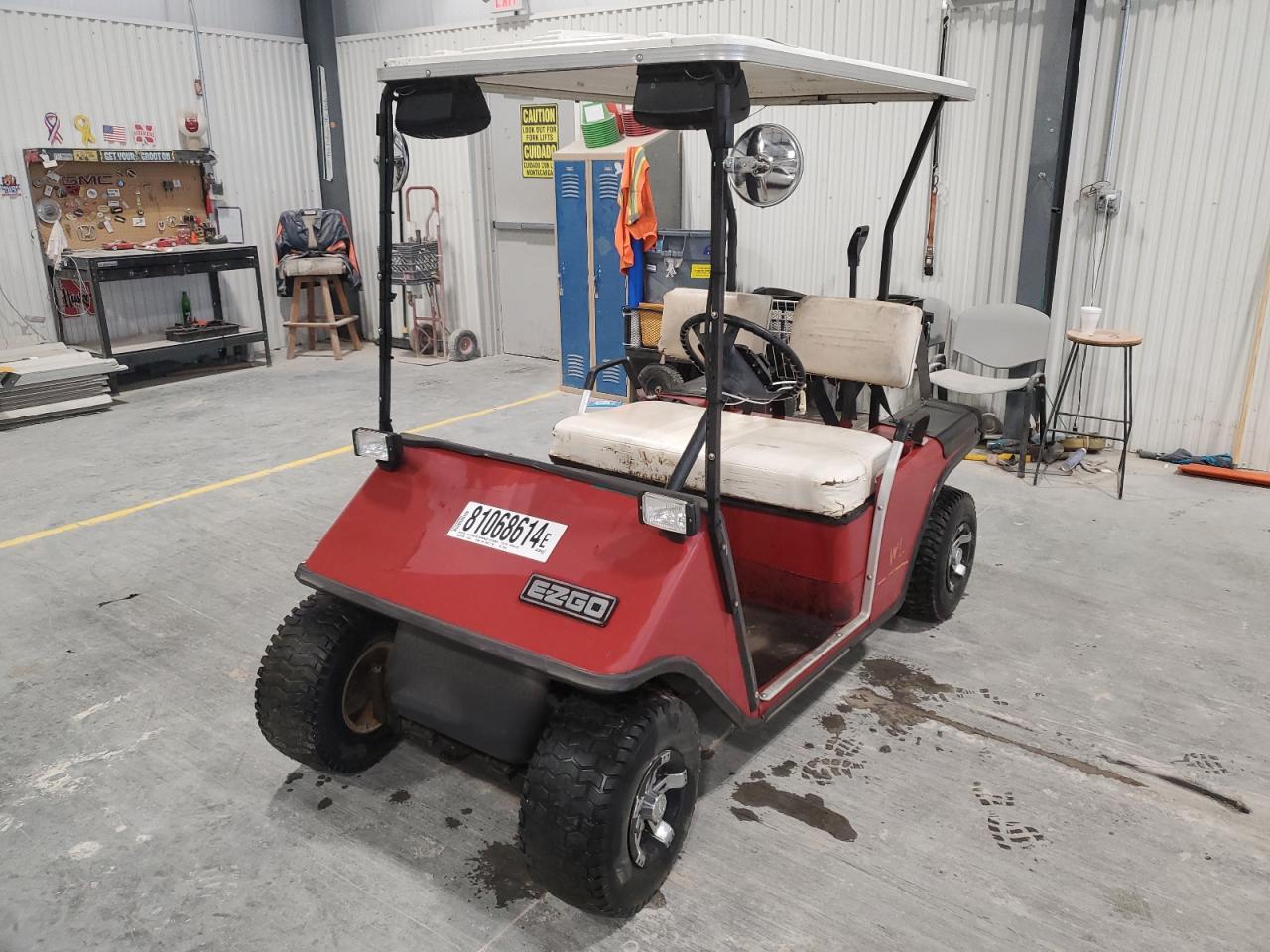 Lot #3008588969 1986 EZGO GOLF CART