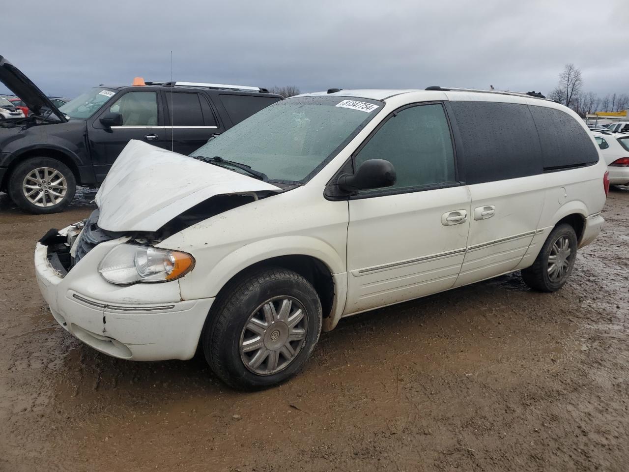 Lot #3033126990 2005 CHRYSLER TOWN & COU