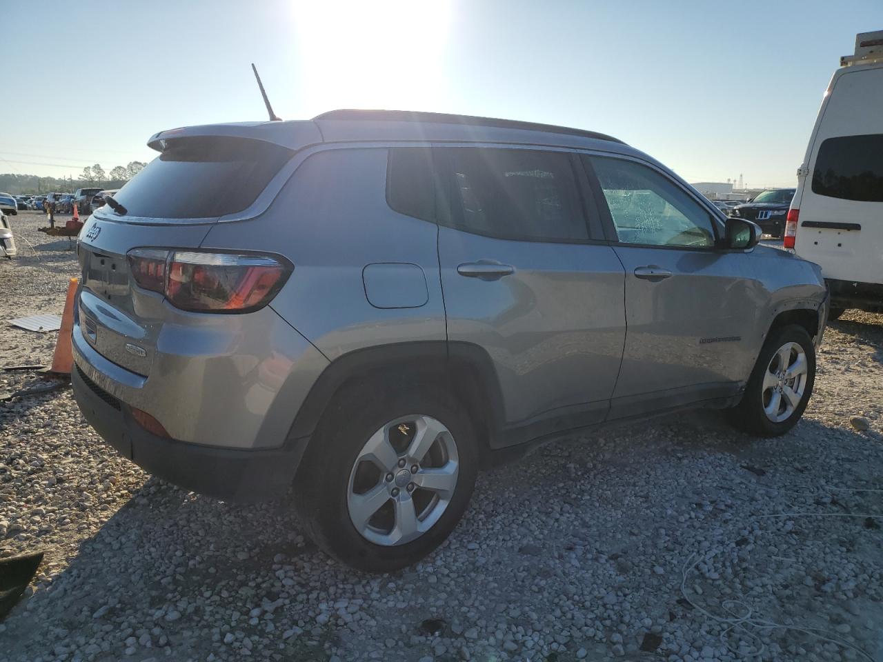 Lot #3020991381 2018 JEEP COMPASS LA