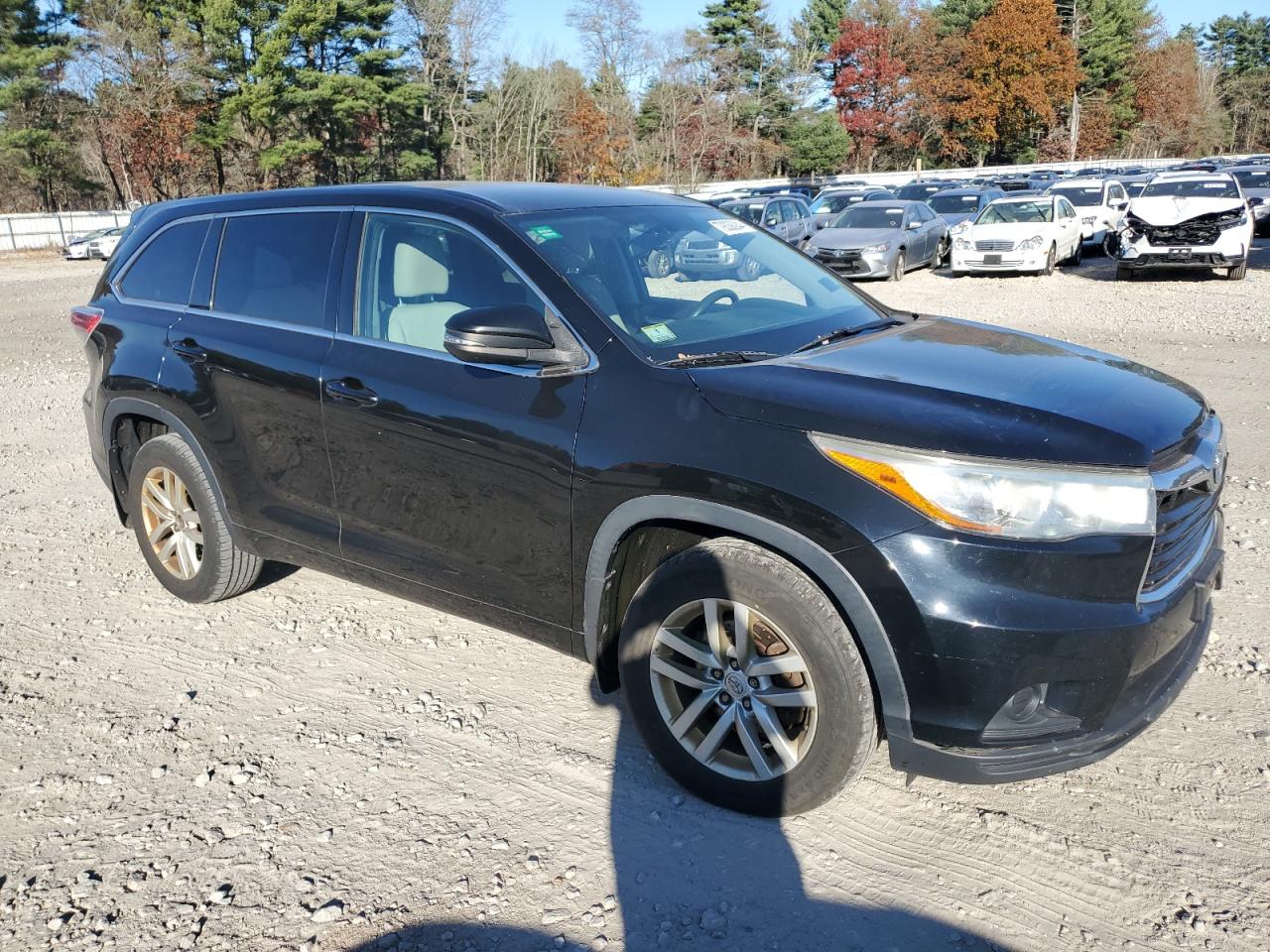 Lot #2969900014 2015 TOYOTA HIGHLANDER