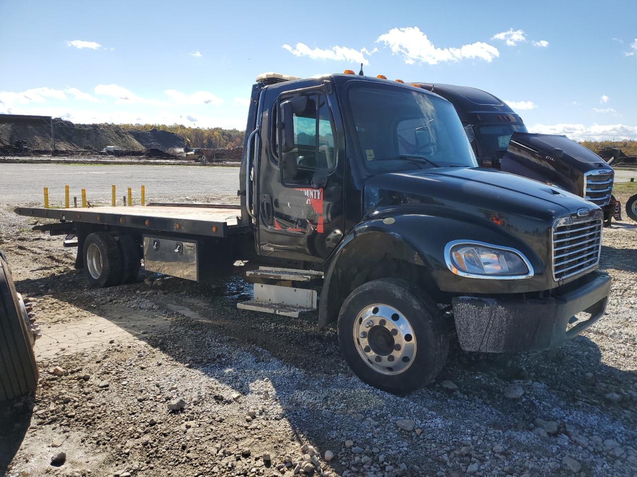 Lot #3020929679 2006 FREIGHTLINER M2 106 MED