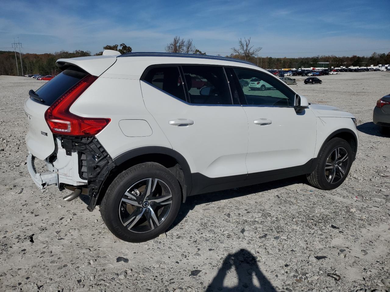 Lot #3026022952 2024 VOLVO XC40 CORE