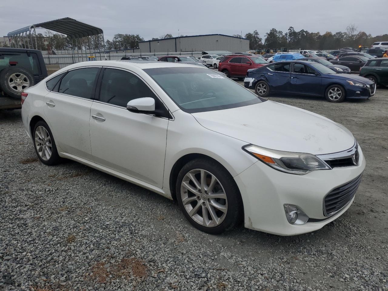 Lot #2977041581 2013 TOYOTA AVALON BAS