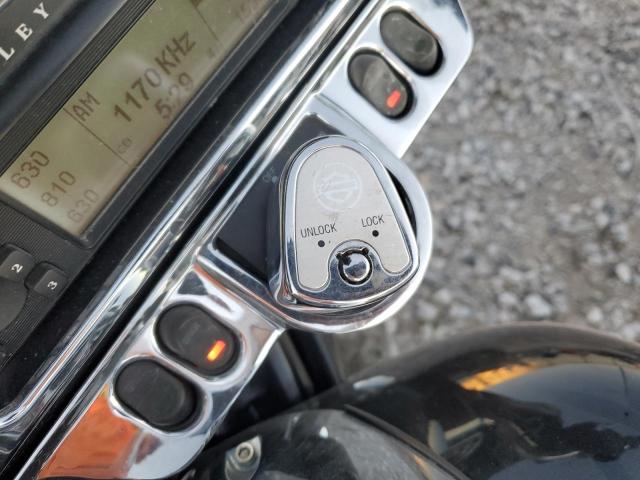 2011 HARLEY-DAVIDSON FLHTCU 1HD1FC412BB657685