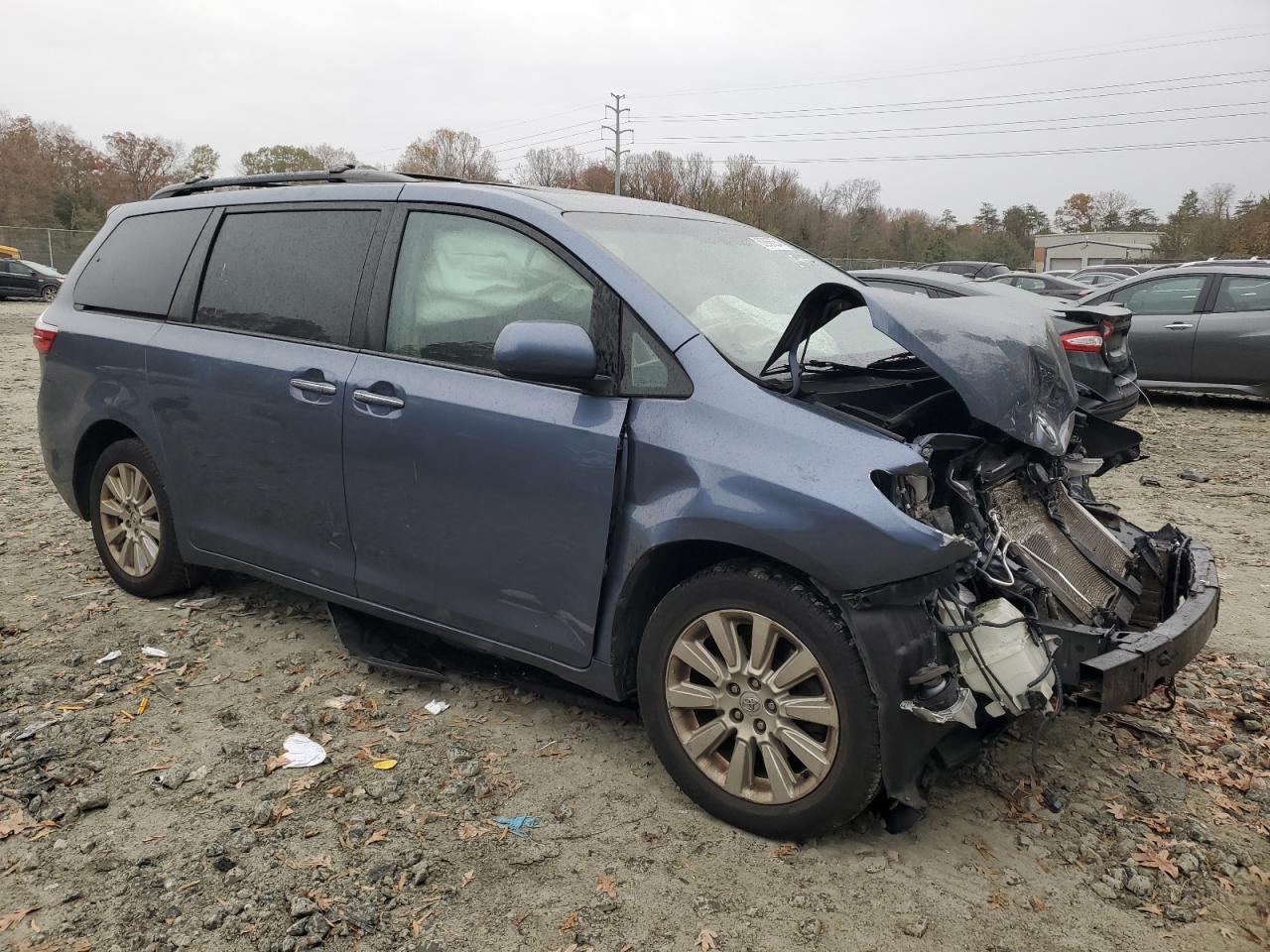 Lot #3004124893 2015 TOYOTA SIENNA XLE