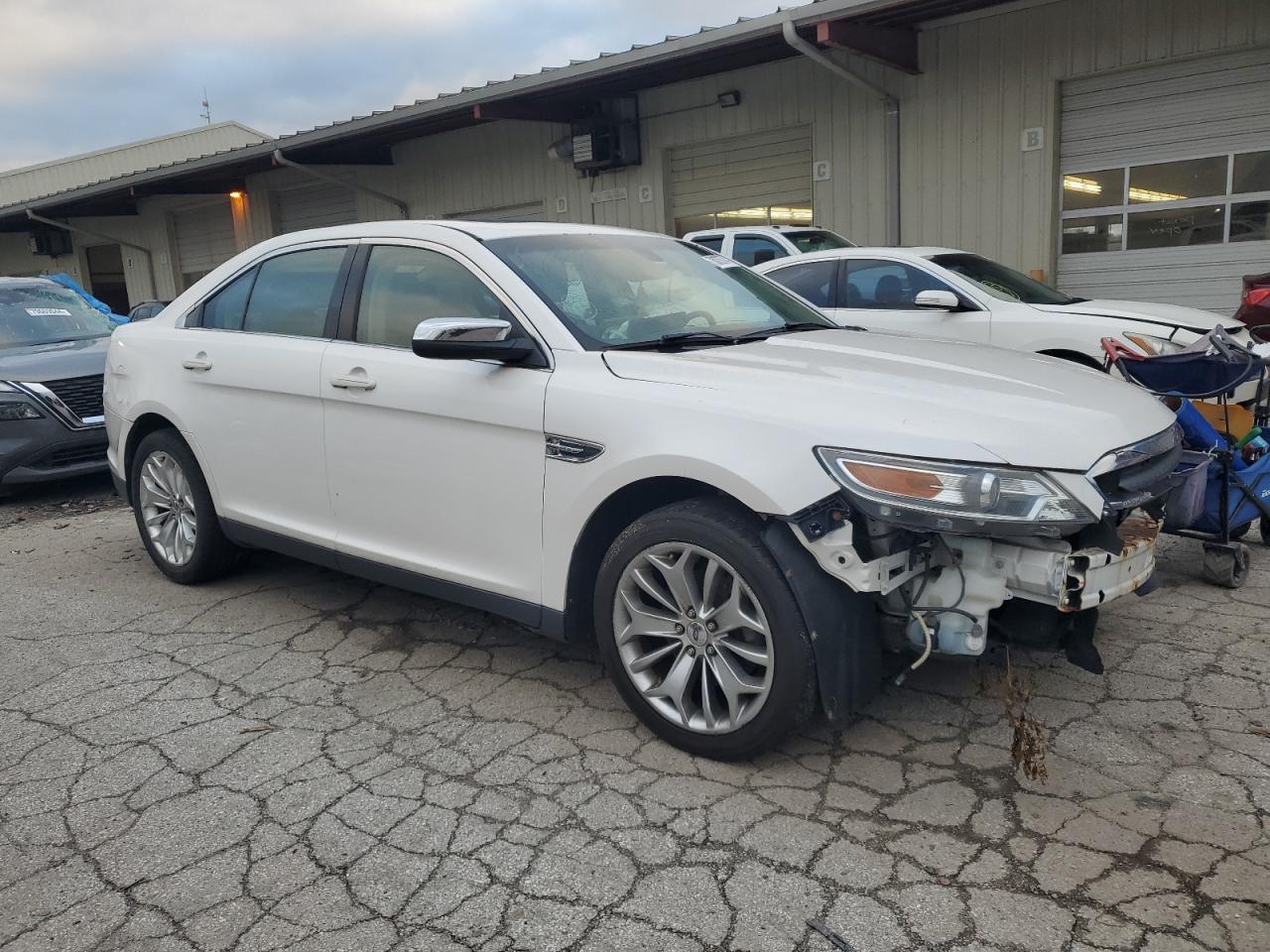 Lot #2971886974 2012 FORD TAURUS LIM