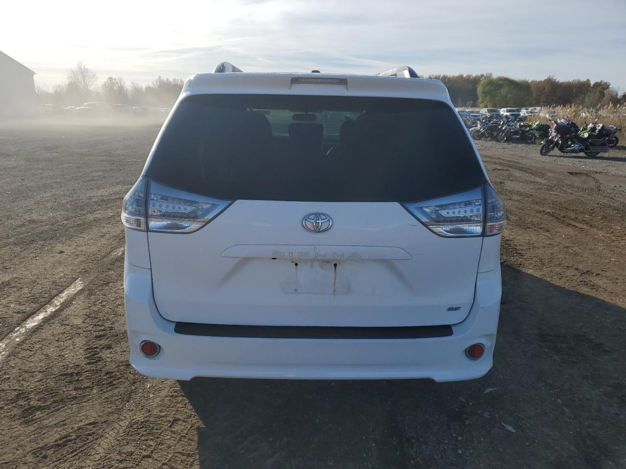 Lot #2993959382 2017 TOYOTA SIENNA SE