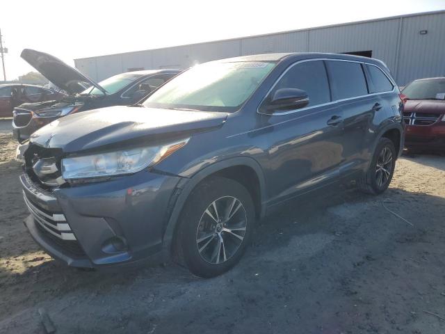 VIN 5TDZARFH4JS035550 2018 Toyota Highlander, LE no.1