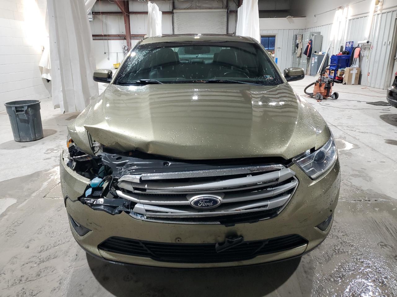 Lot #3009109411 2013 FORD TAURUS SEL