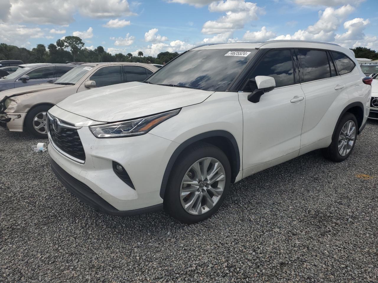 Lot #2978932642 2021 TOYOTA HIGHLANDER