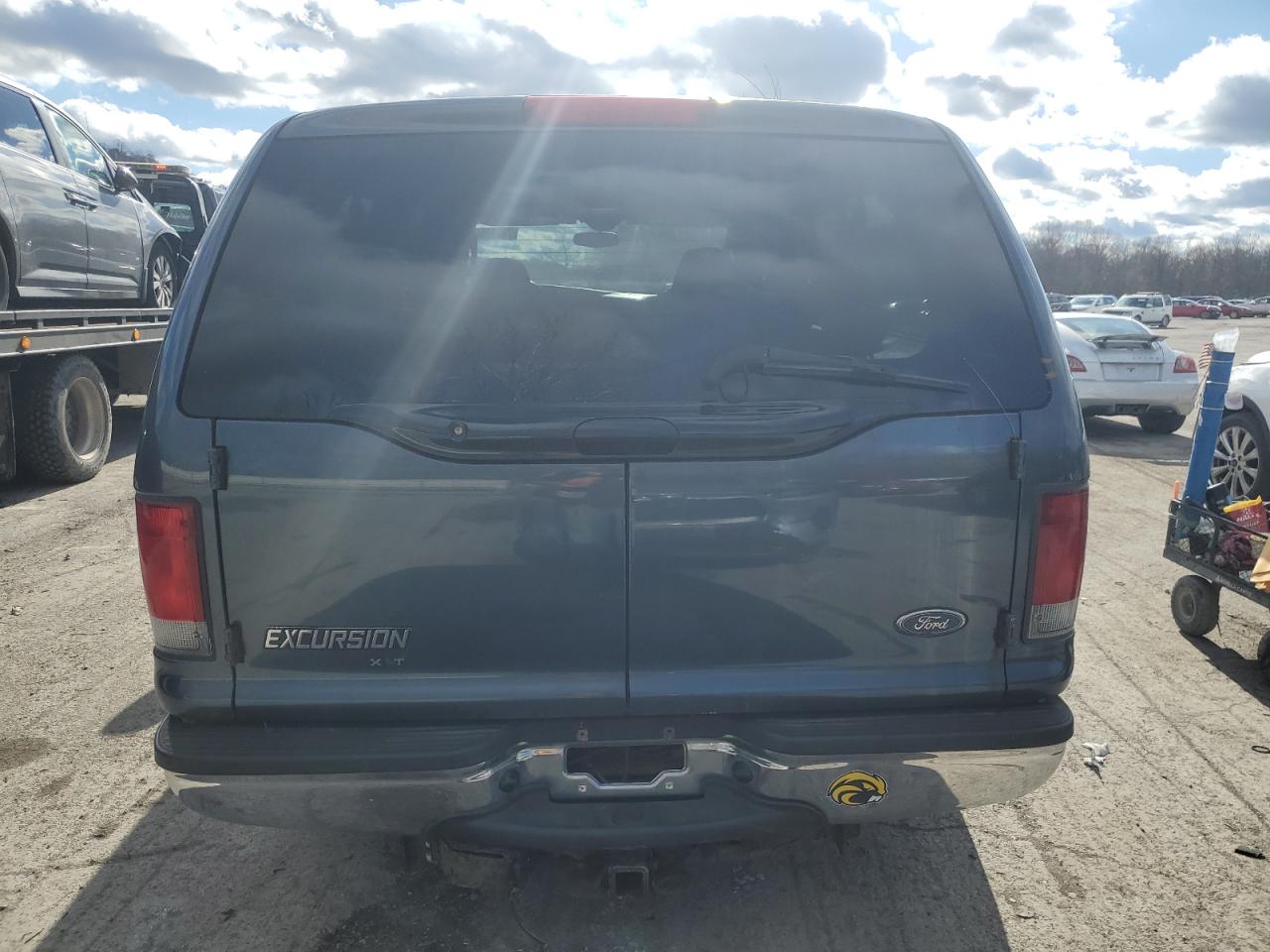 Lot #3004120128 2003 FORD EXCURSION