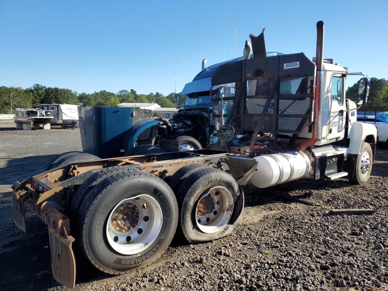 Lot #2974696114 2020 MACK PINNACLE