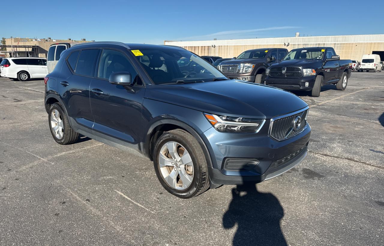 Lot #2996136394 2022 VOLVO XC40 T4 MO