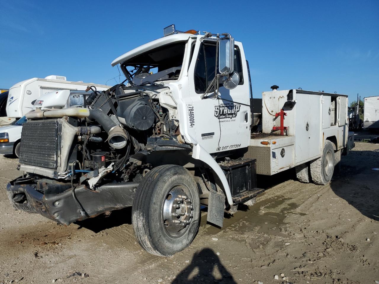 Lot #3004104867 2000 STERLING TRUCK L 8500