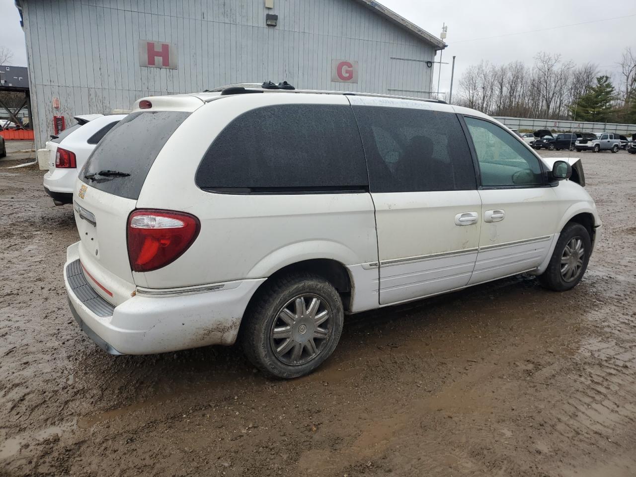 Lot #3033126990 2005 CHRYSLER TOWN & COU