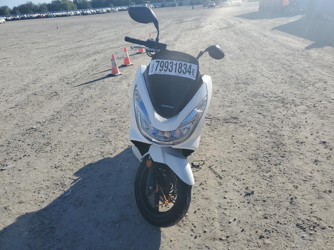 Lot #3042127627 2017 HONDA PCX 150