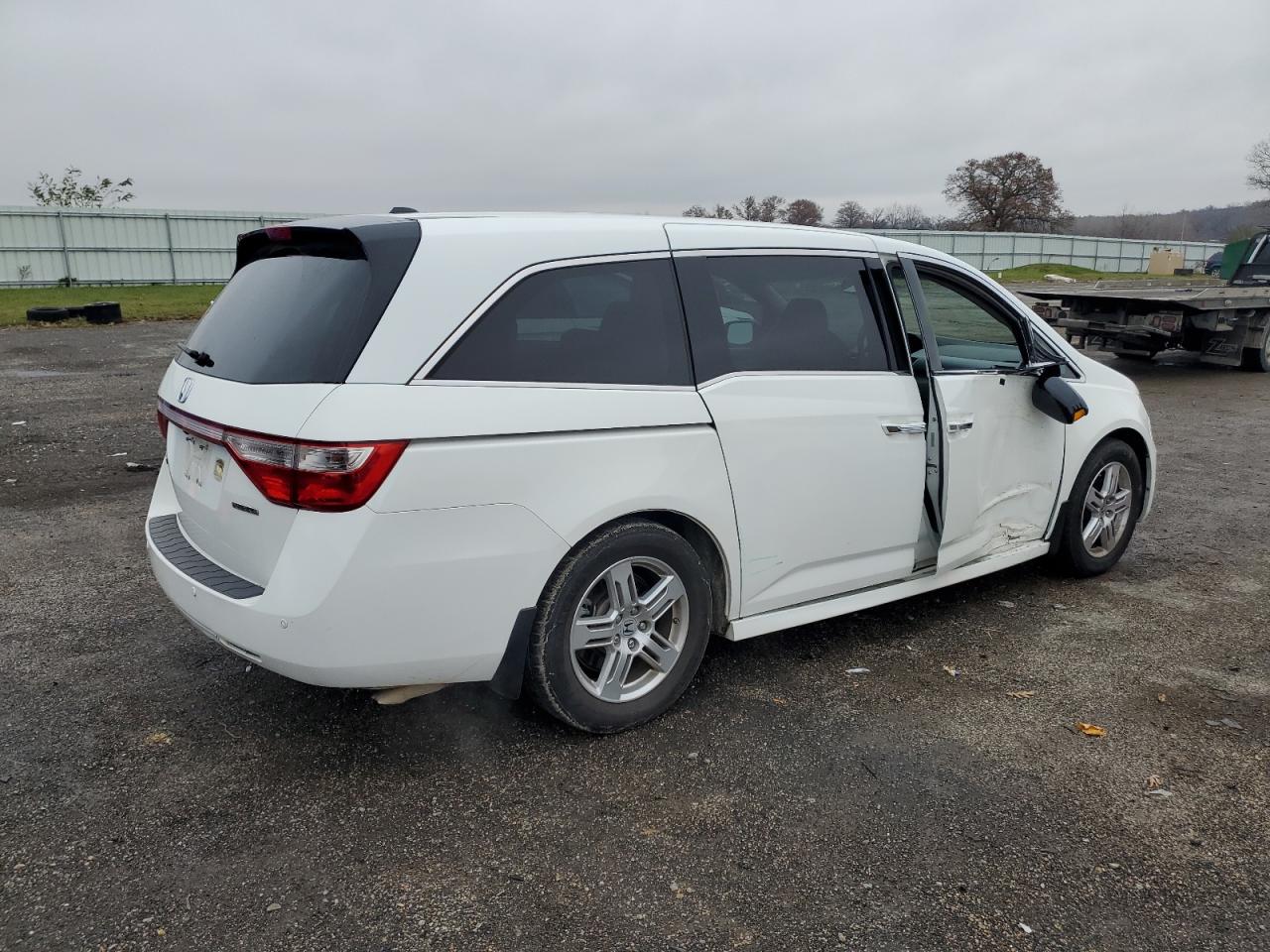 Lot #2986847171 2011 HONDA ODYSSEY TO