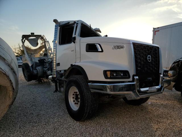 VOLVO VHD 2023 white  diesel 4V5KC9DG3PN606126 photo #1