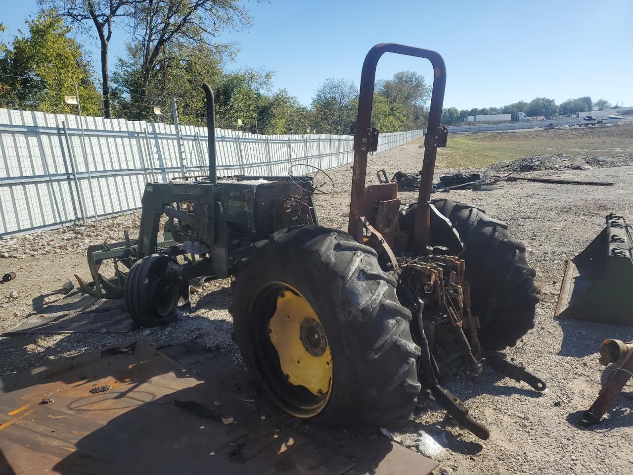 Lot #2991318115 2000 JOHN DEERE LIFT