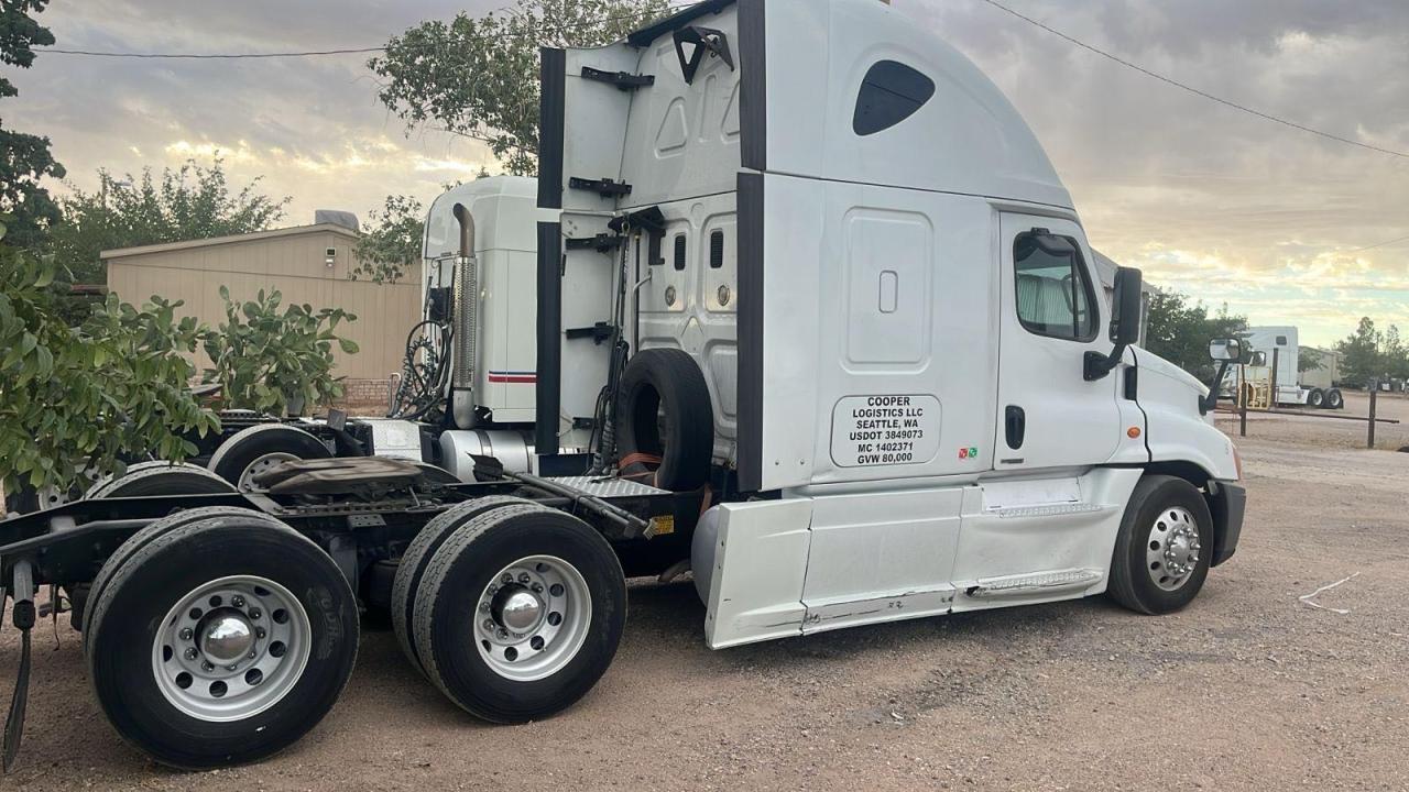 Lot #2996362352 2016 FREIGHTLINER CASCADIA 1