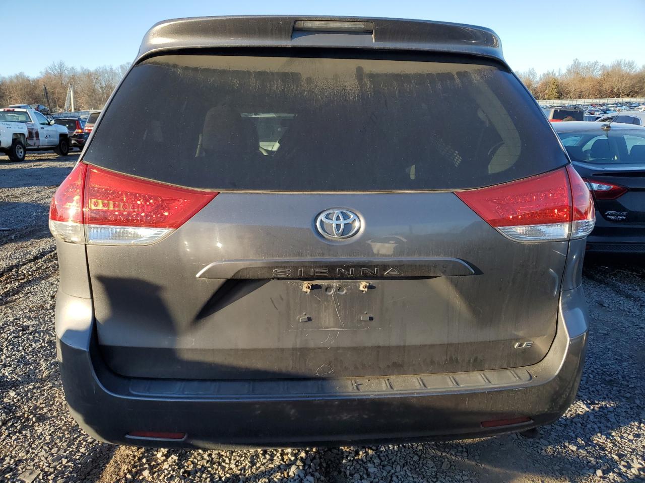 Lot #3033077996 2014 TOYOTA SIENNA LE