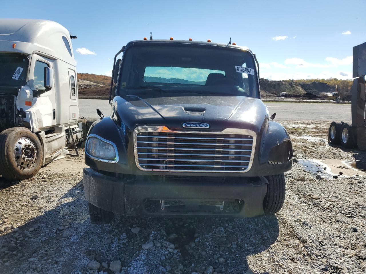 Lot #3020929679 2006 FREIGHTLINER M2 106 MED