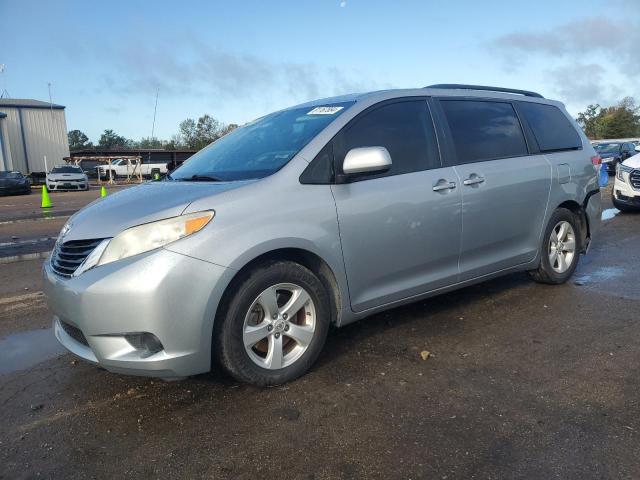 TOYOTA SIENNA LE
