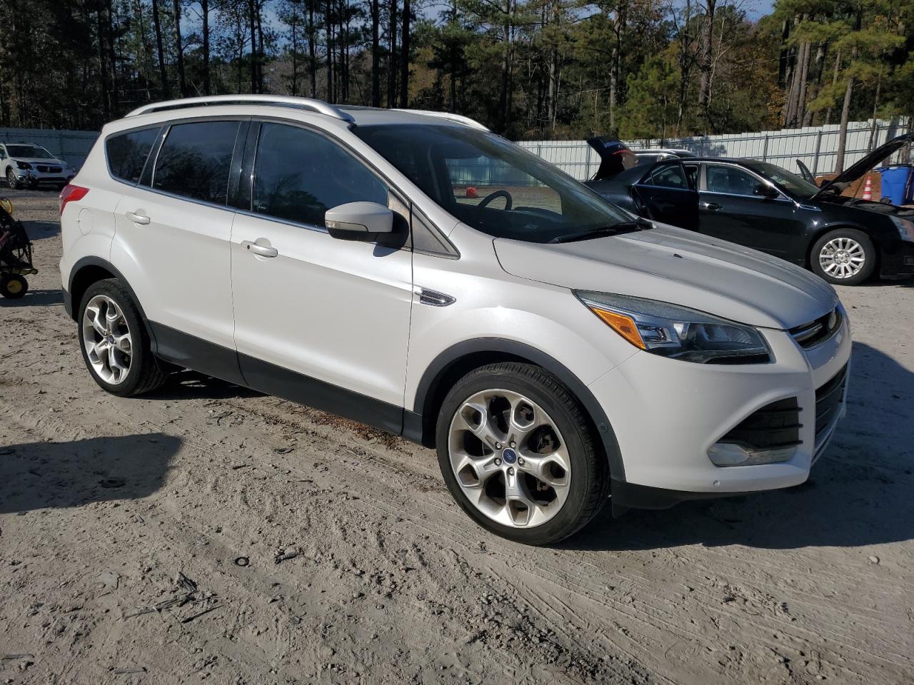 FORD ESCAPE TITANIUM