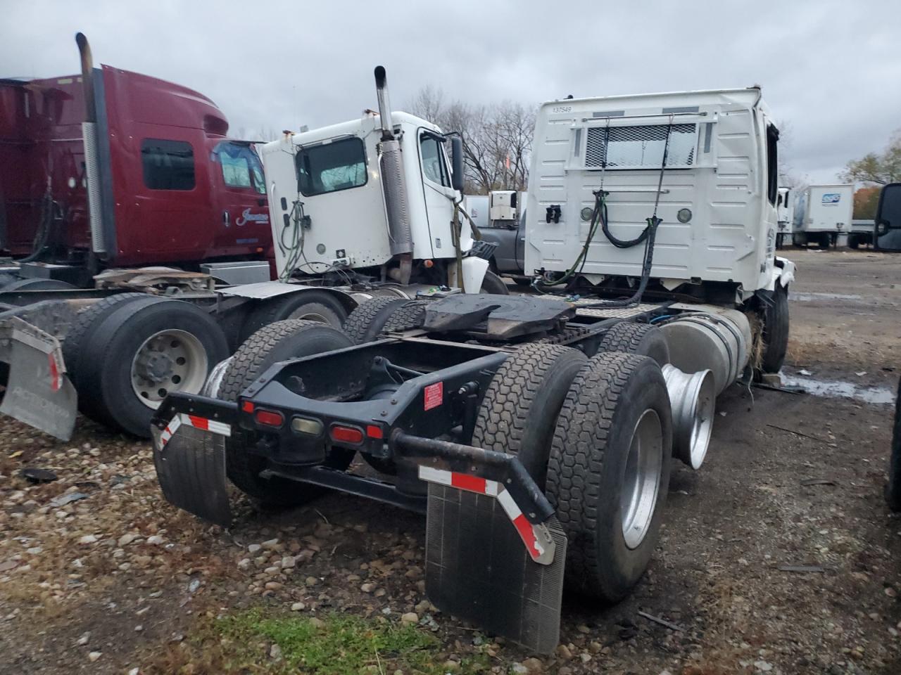 Lot #2964337270 2016 VOLVO VN VNL