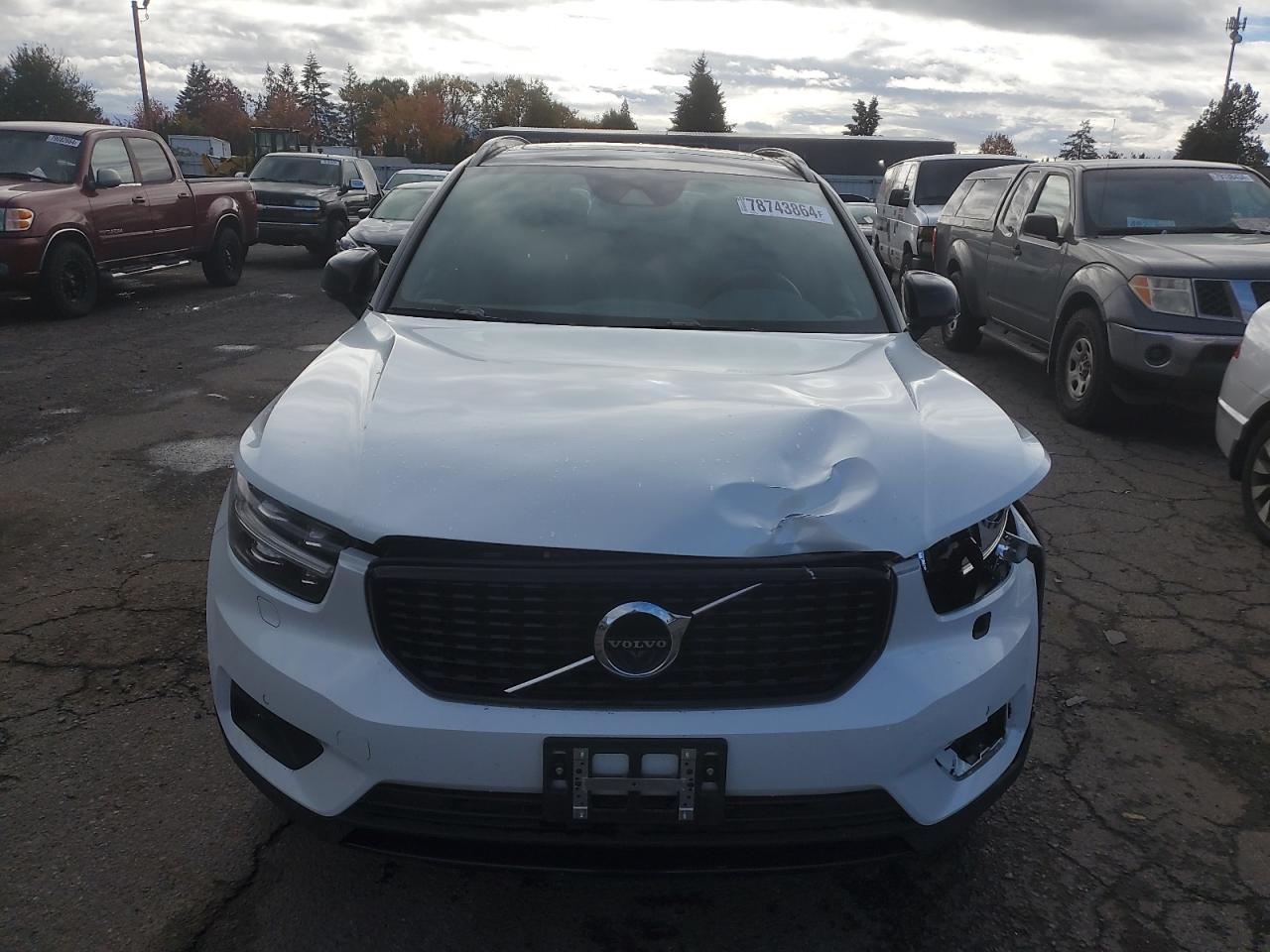 Lot #2987003756 2021 VOLVO XC40 T5 R-