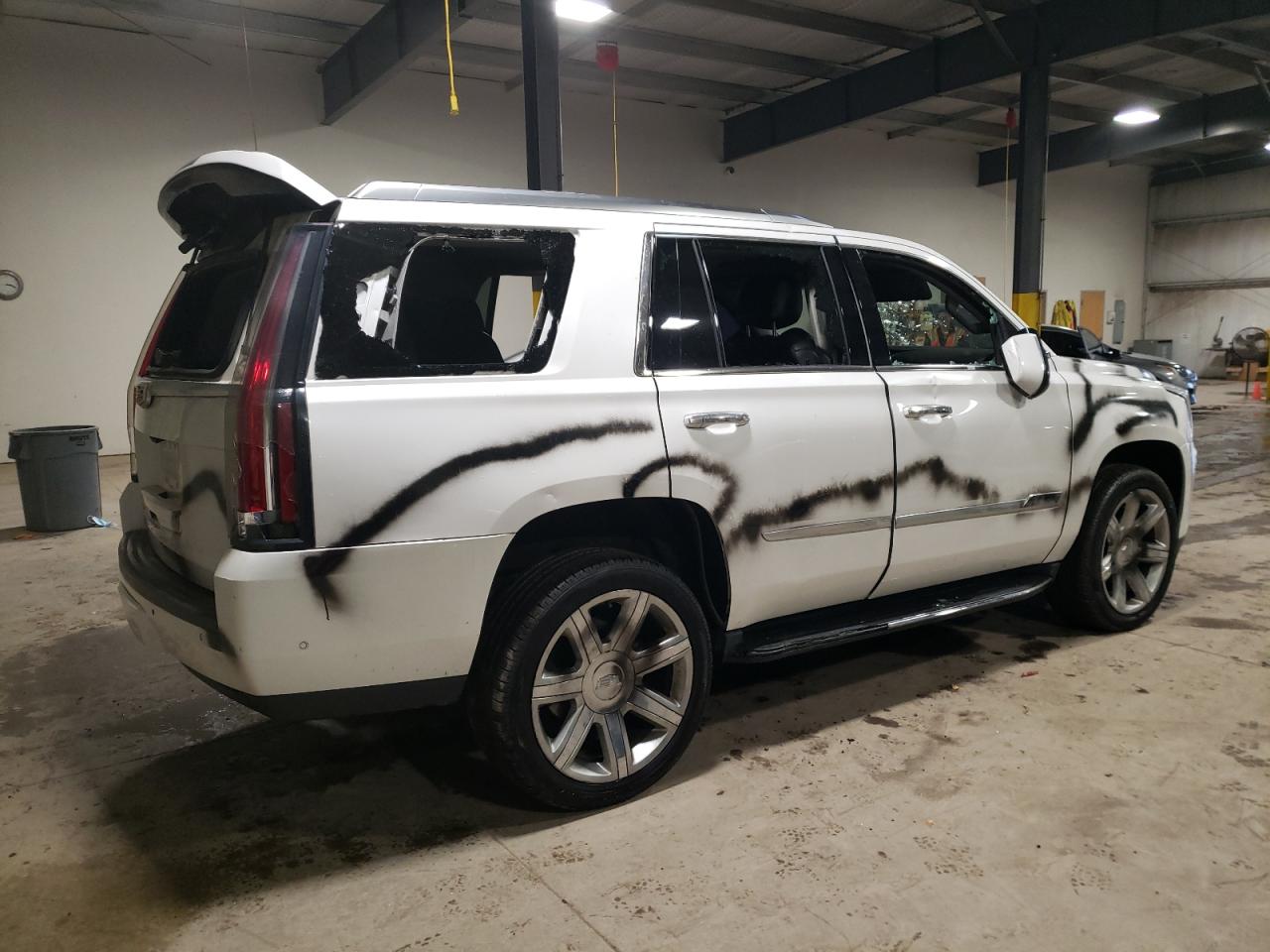 Lot #2972428565 2017 CADILLAC ESCALADE L