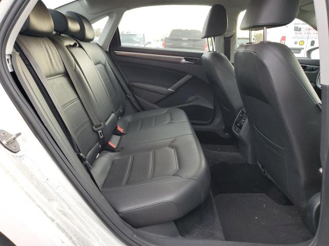 2018 VOLKSWAGEN PASSAT SE - 1VWBA7A33JC015595