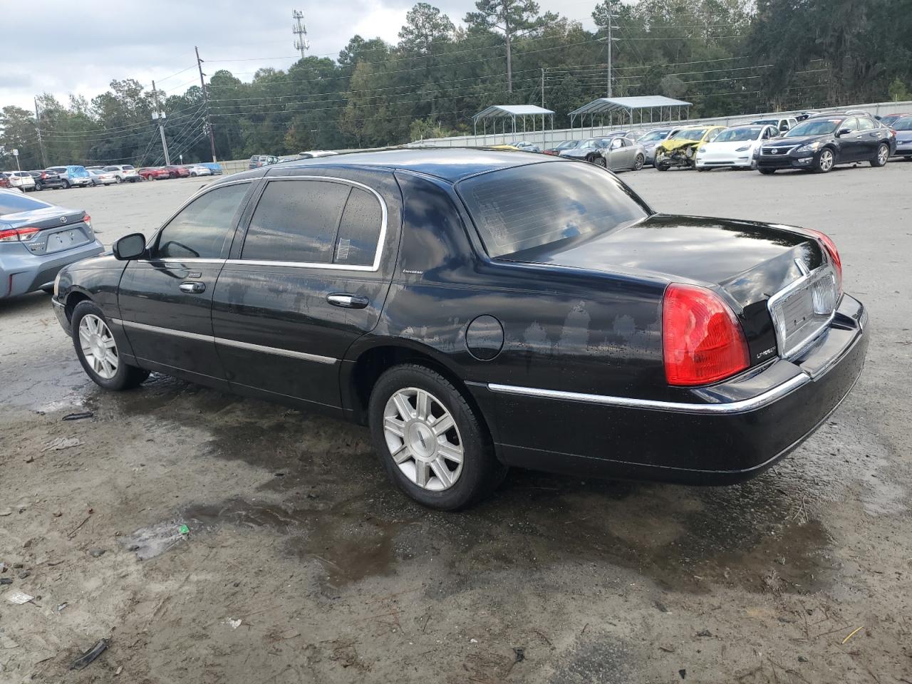 Lot #3020879718 2011 LINCOLN TOWN CAR E