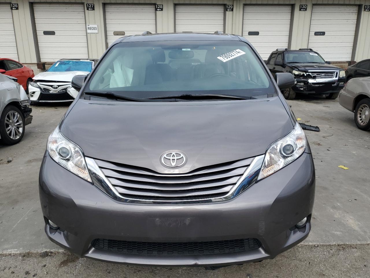 Lot #2981261820 2017 TOYOTA SIENNA XLE