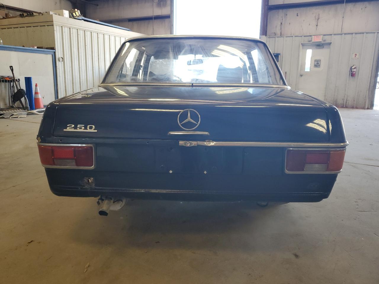 Lot #2976529568 1972 MERCEDES-BENZ 250