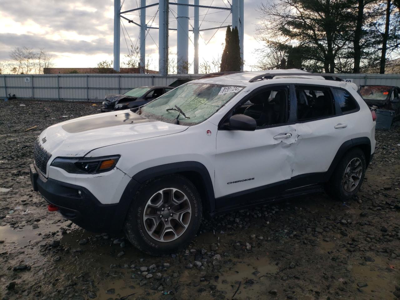  Salvage Jeep Cherokee